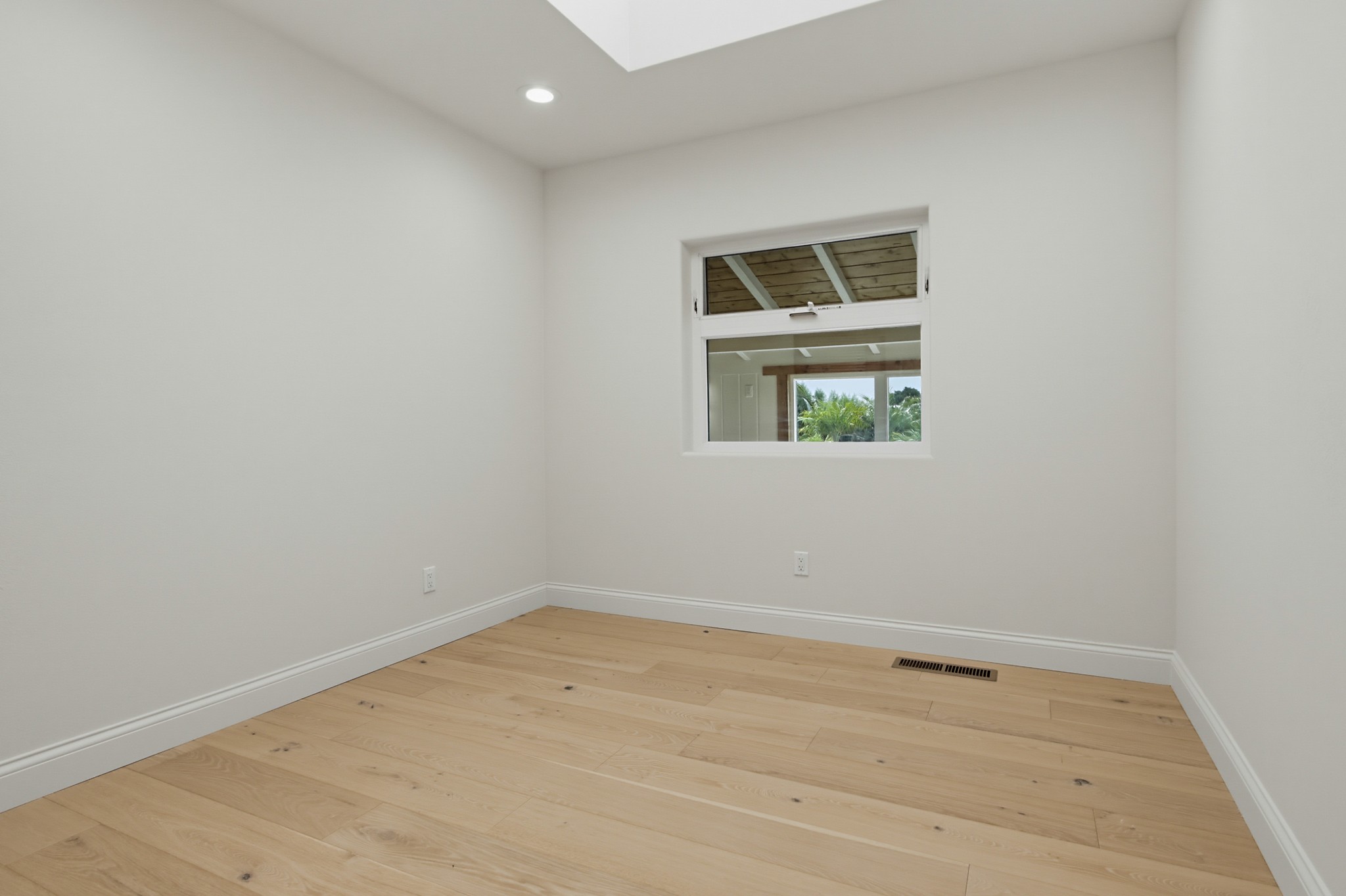 Virtual tour photo 29 of 73 for 551 Crouch St