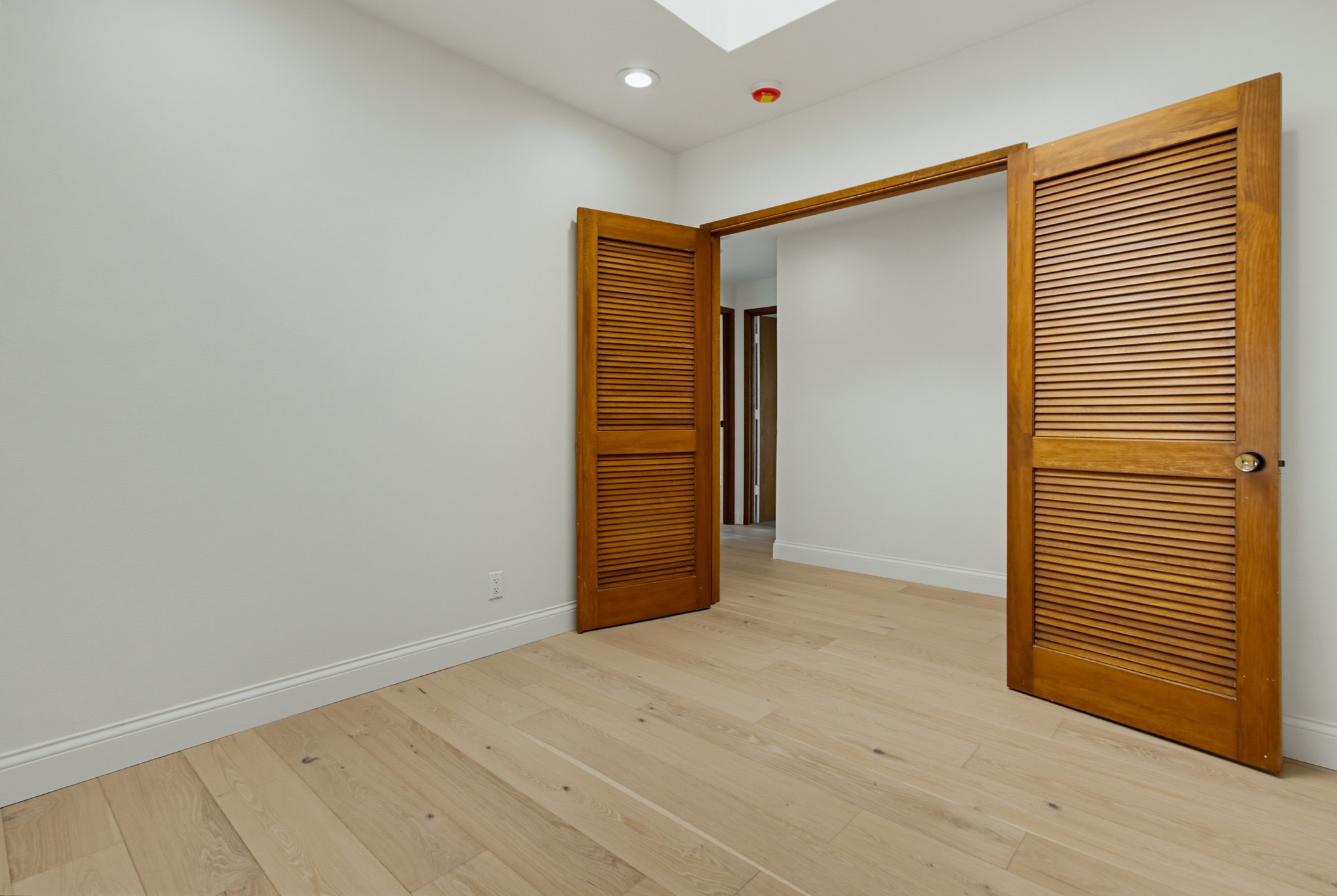 Virtual tour photo 30 of 73 for 551 Crouch St