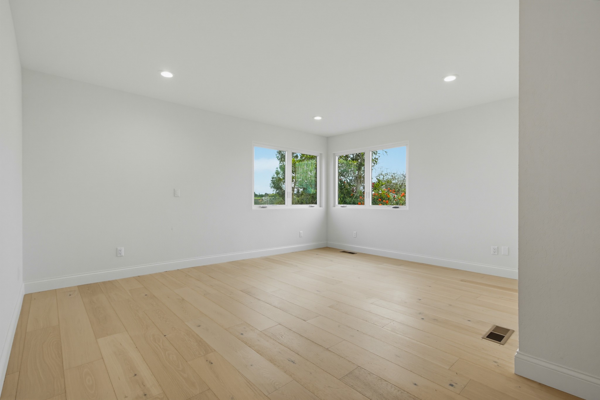 Virtual tour photo 32 of 73 for 551 Crouch St