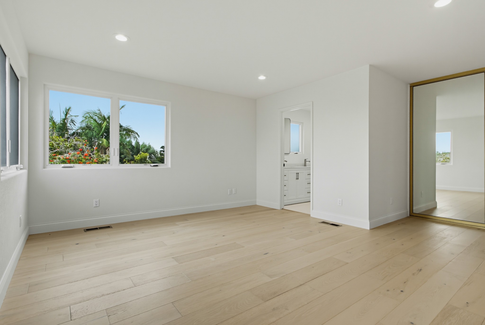 Virtual tour photo 33 of 73 for 551 Crouch St