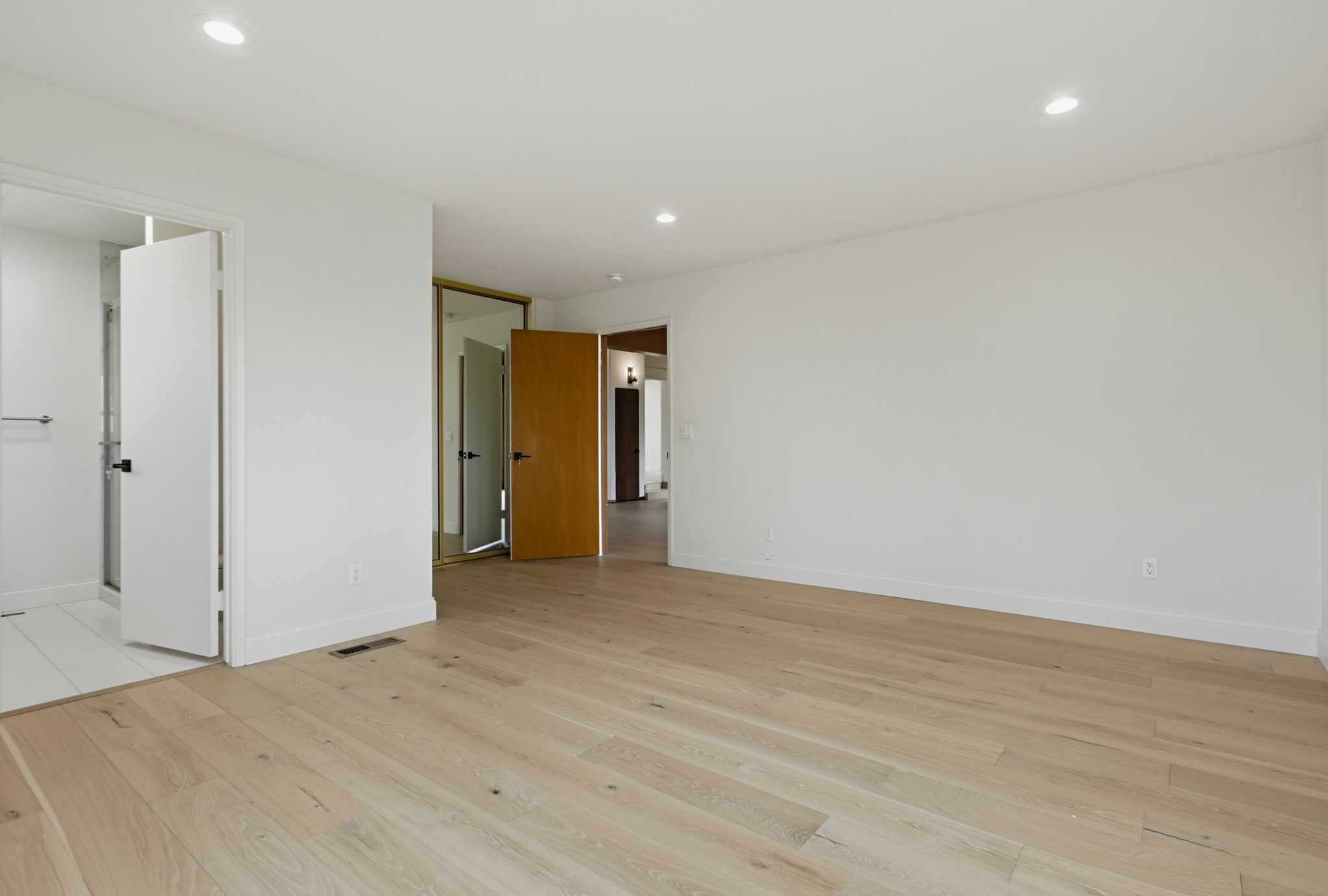Virtual tour photo 34 of 73 for 551 Crouch St