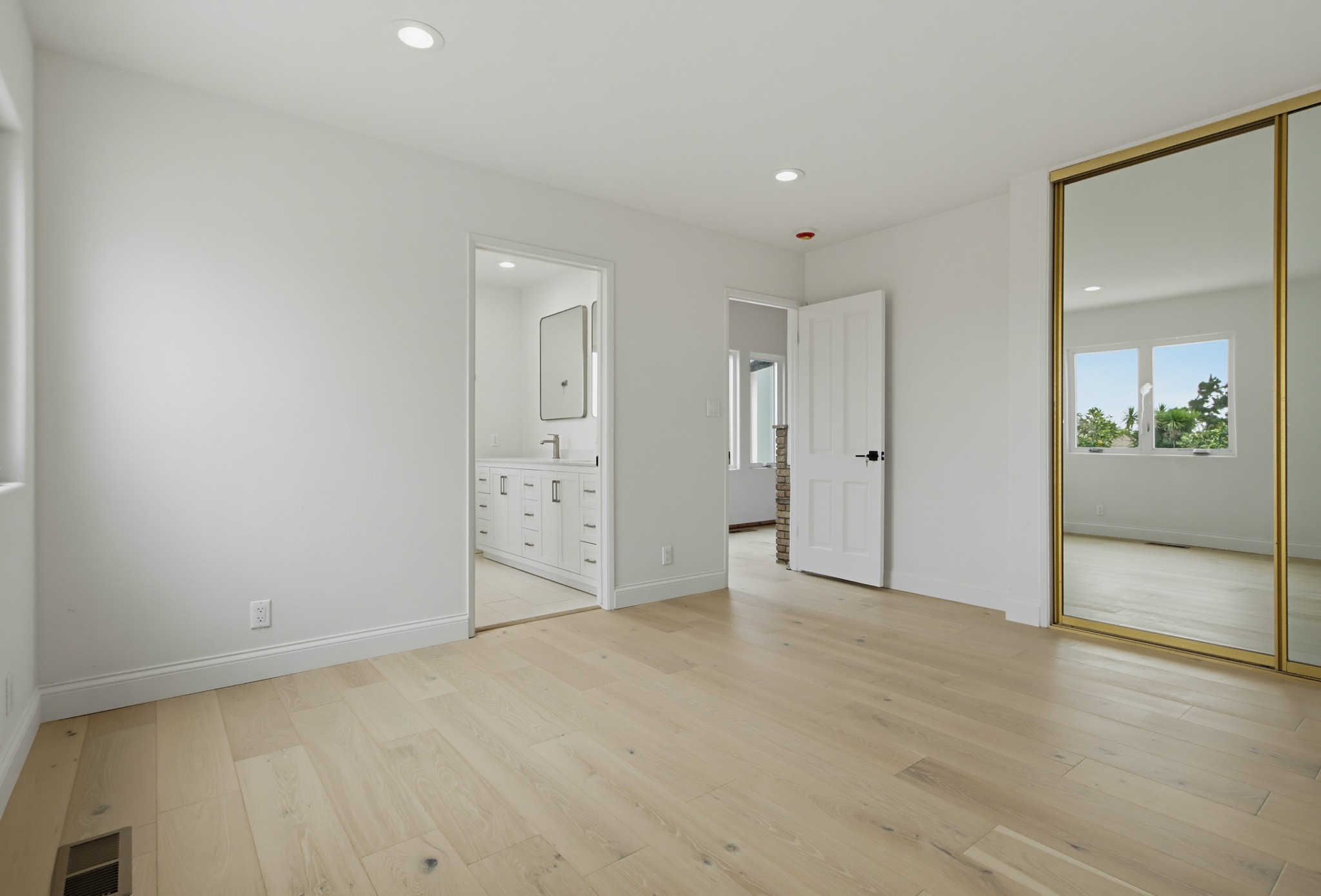 Virtual tour photo 39 of 73 for 551 Crouch St