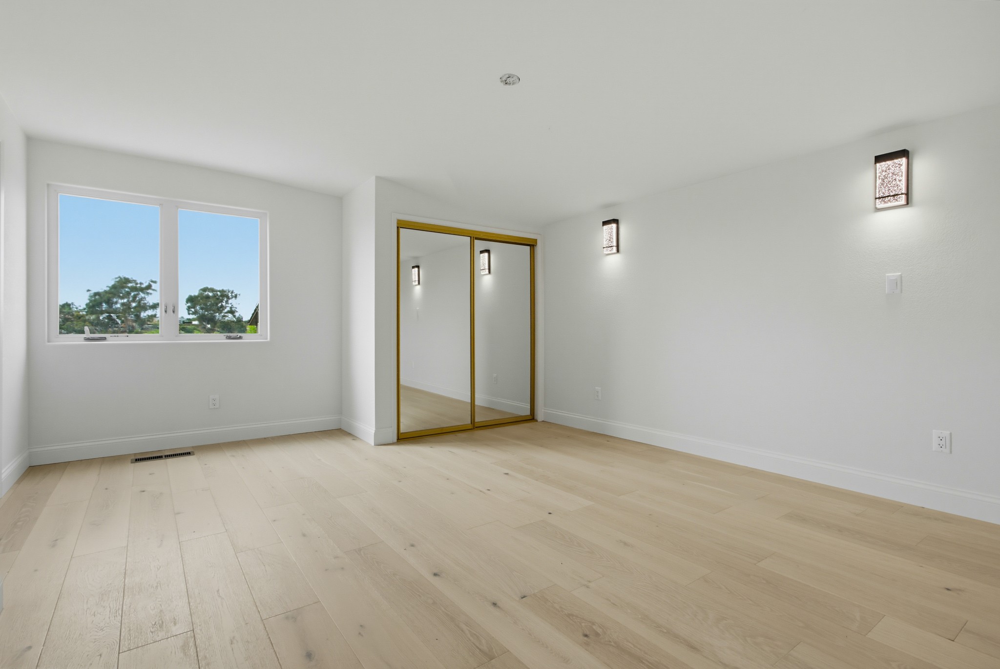 Virtual tour photo 43 of 73 for 551 Crouch St