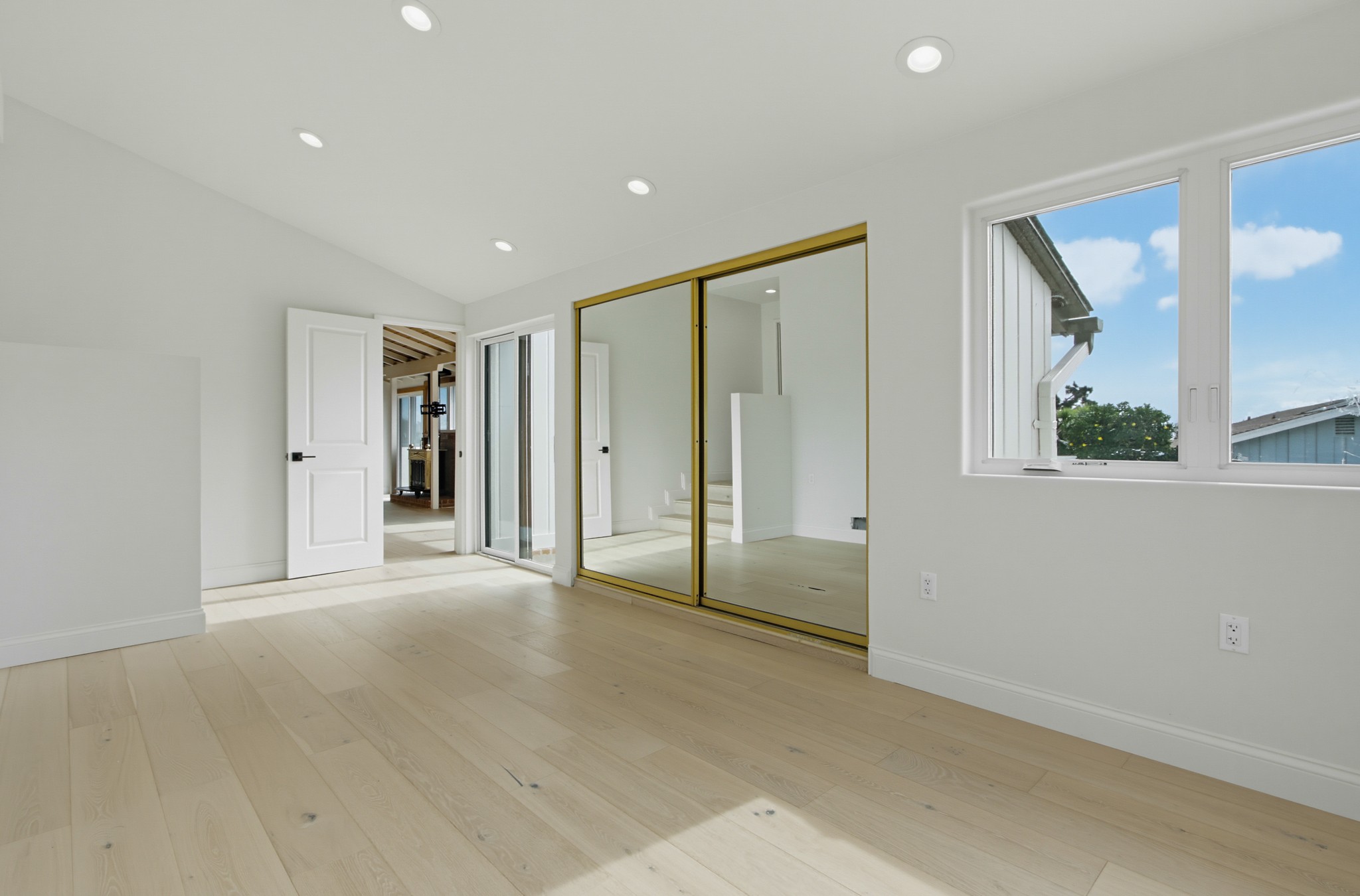 Virtual tour photo 48 of 73 for 551 Crouch St