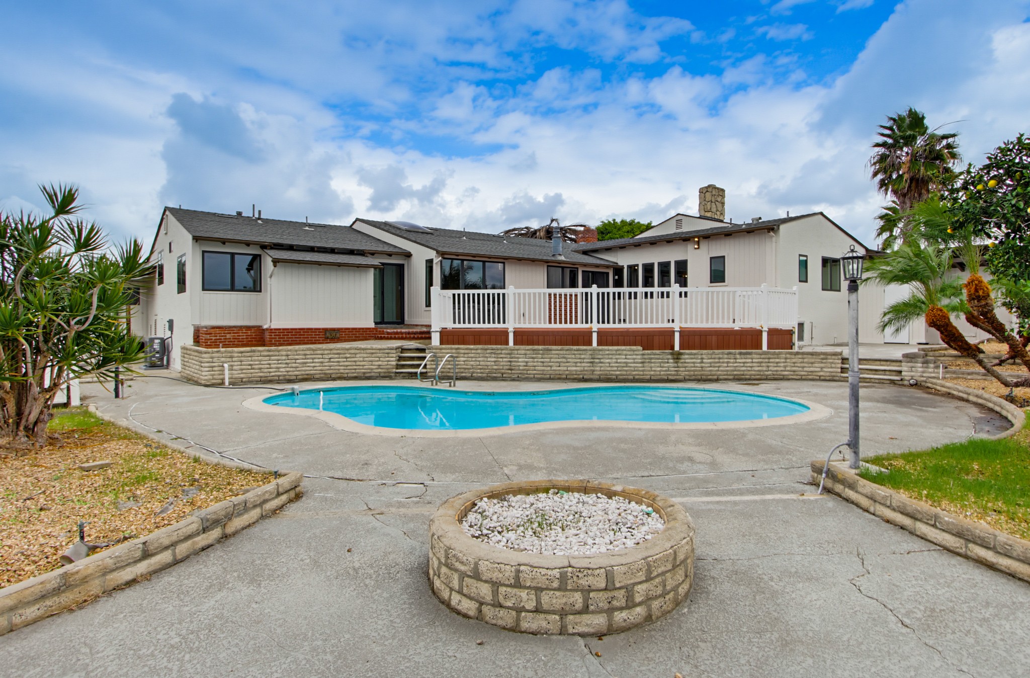 Virtual tour photo 62 of 73 for 551 Crouch St
