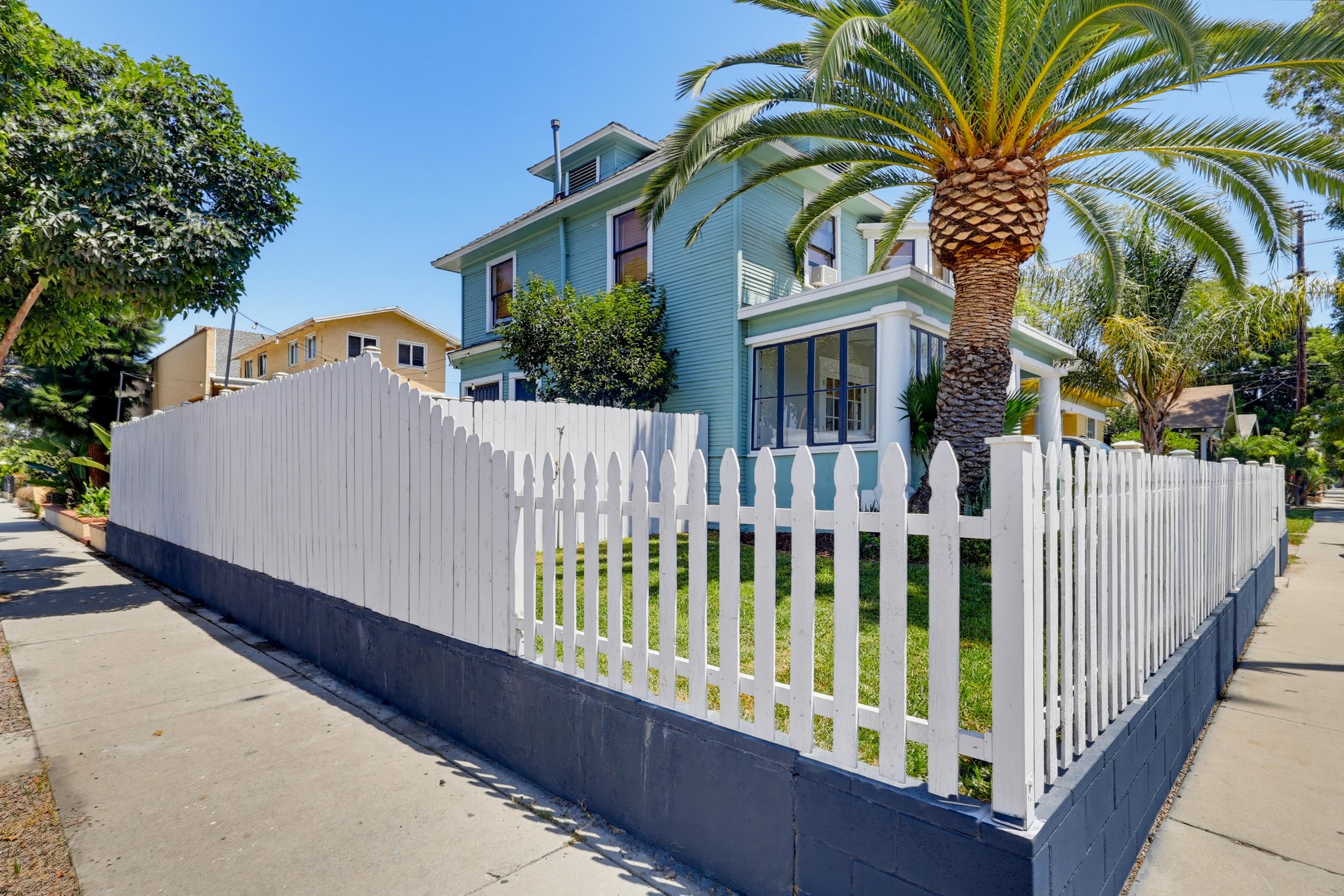 Virtual tour photo 5 of 67 for 551 W 8th St