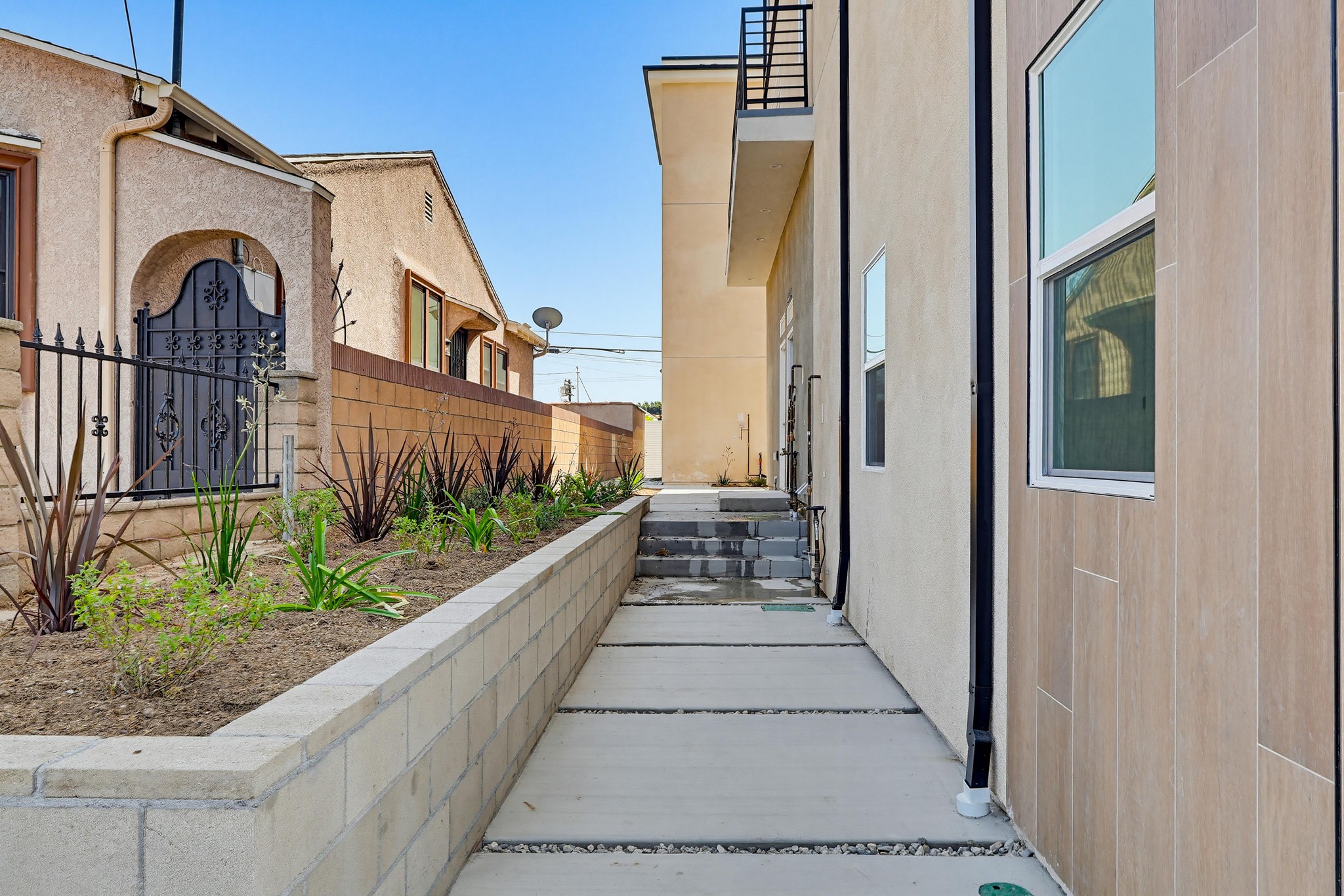 Virtual tour photo 5 of 88 for 551 W 8th St