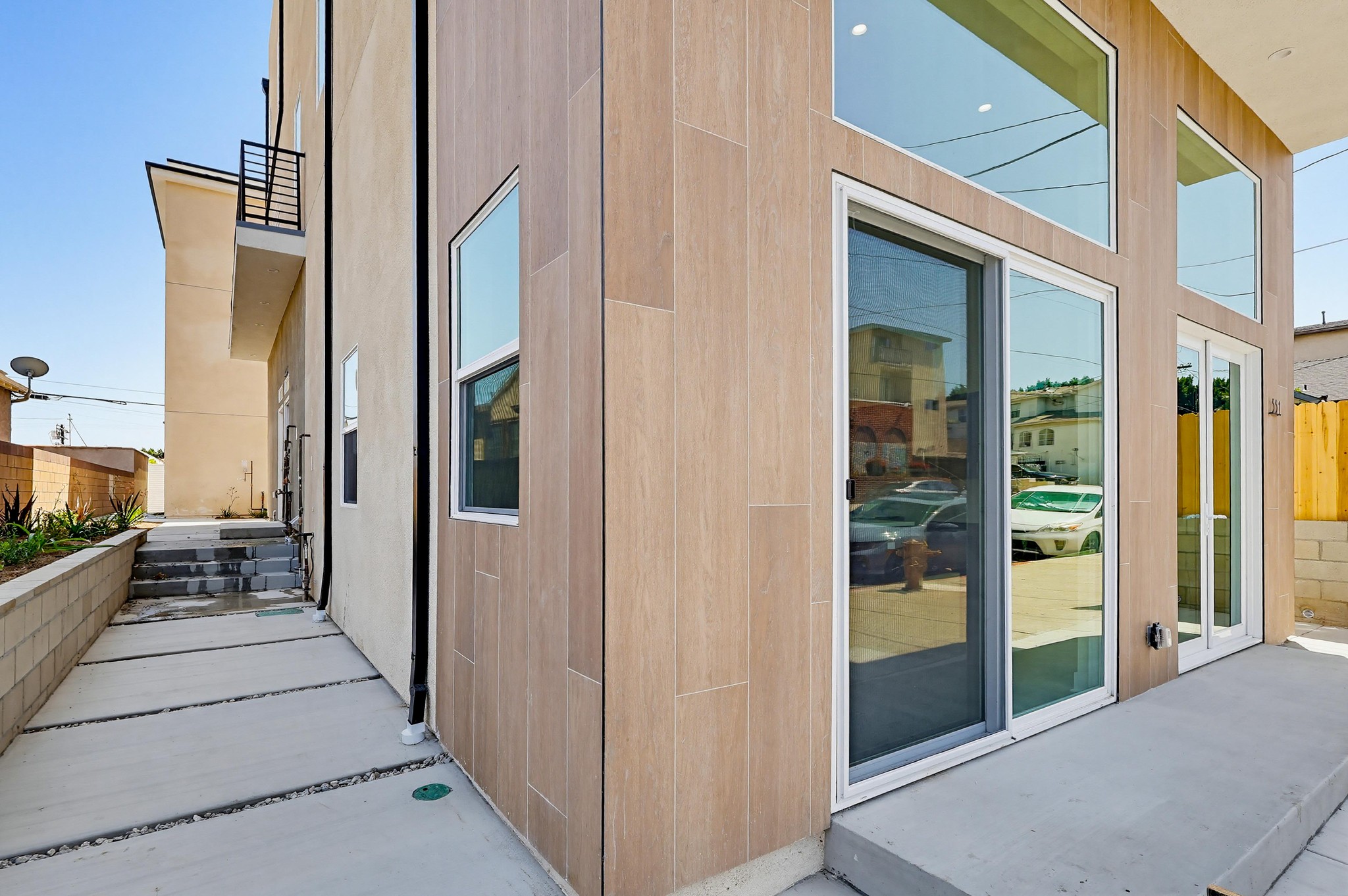 Virtual tour photo 6 of 88 for 551 W 8th St