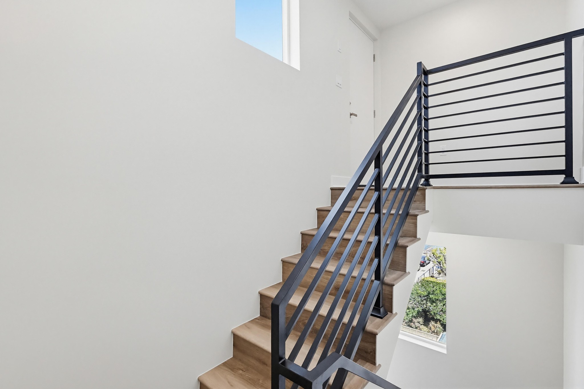 Virtual tour photo 7 of 88 for 551 W 8th St