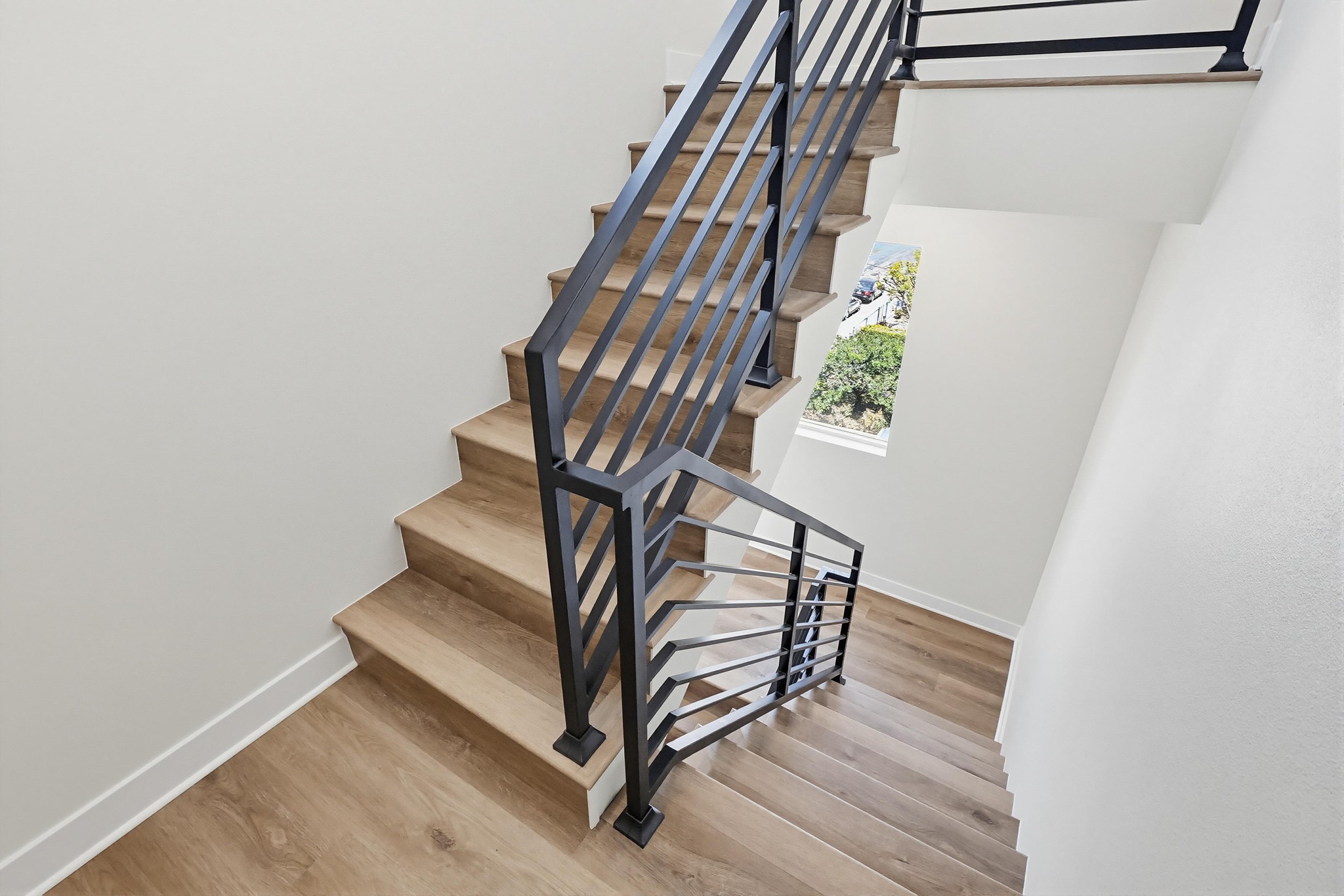 Virtual tour photo 9 of 88 for 551 W 8th St