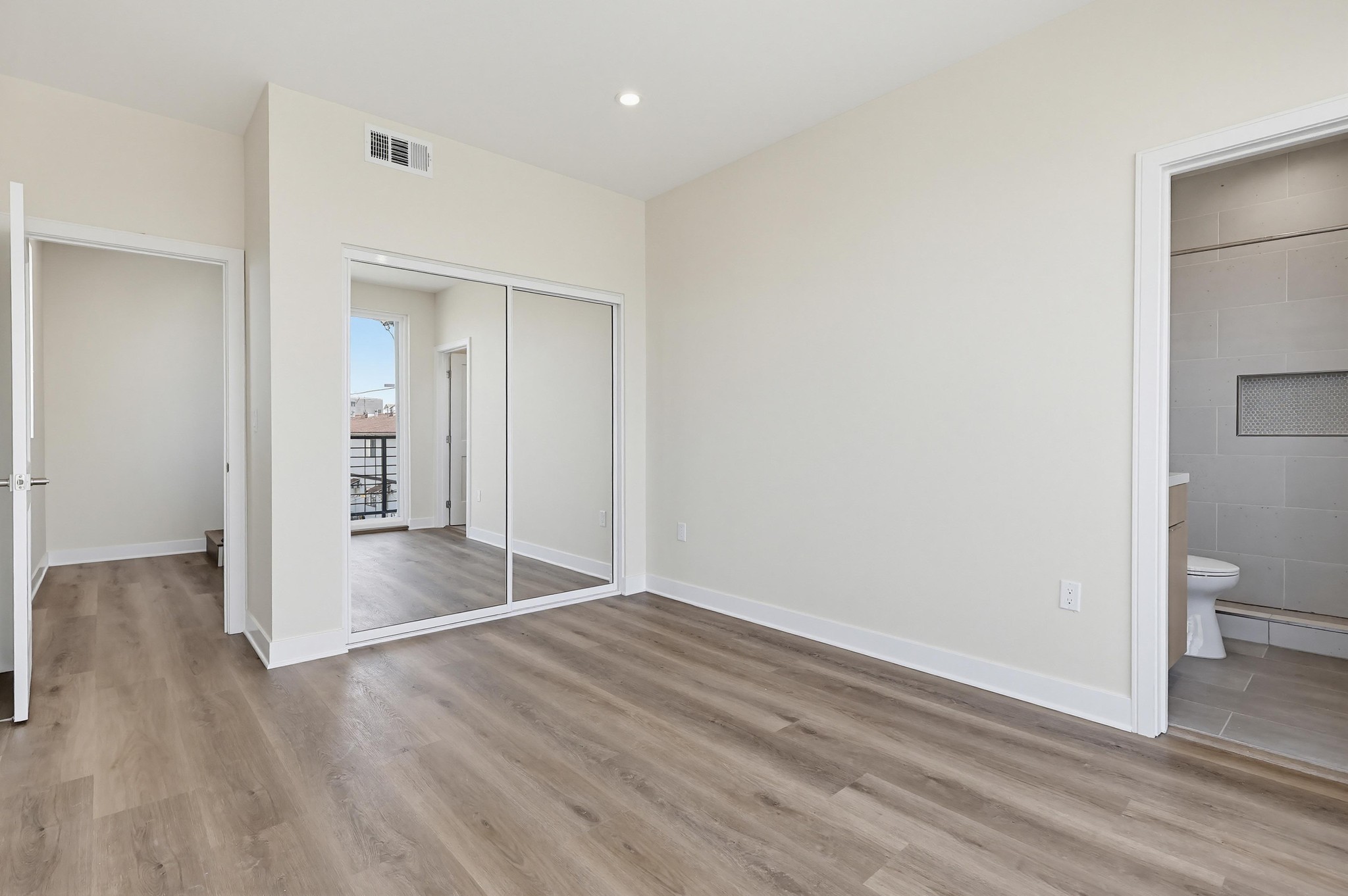 Virtual tour photo 14 of 88 for 551 W 8th St
