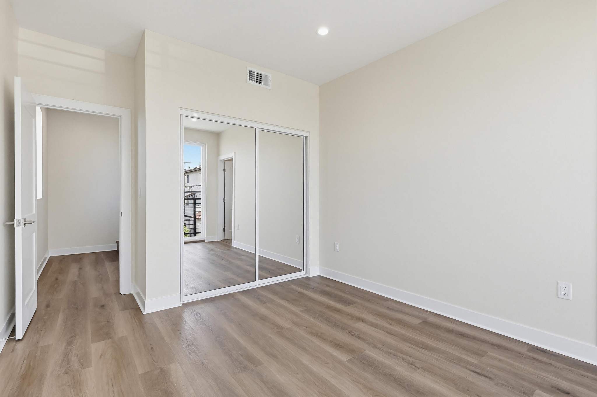 Virtual tour photo 41 of 88 for 551 W 8th St