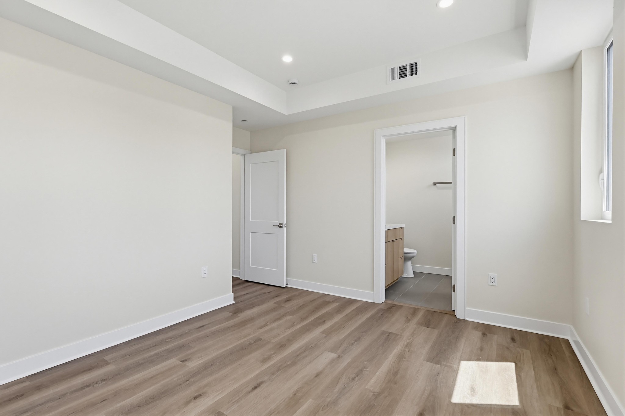 Virtual tour photo 59 of 88 for 551 W 8th St