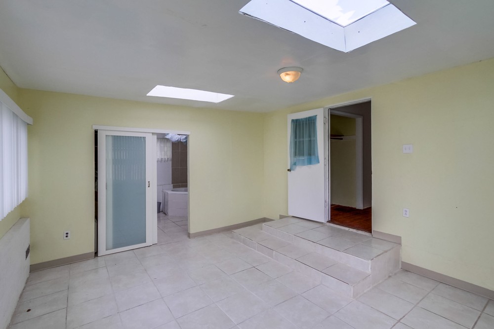 Virtual tour photo 14 of 28 for 5538 Carmen St