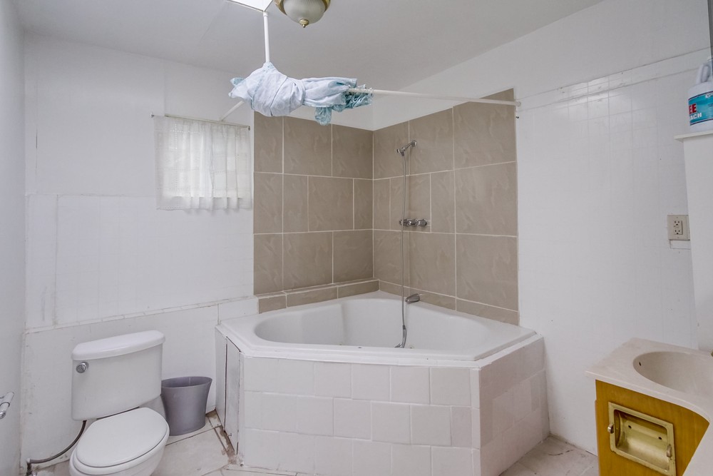 Virtual tour photo 16 of 28 for 5538 Carmen St