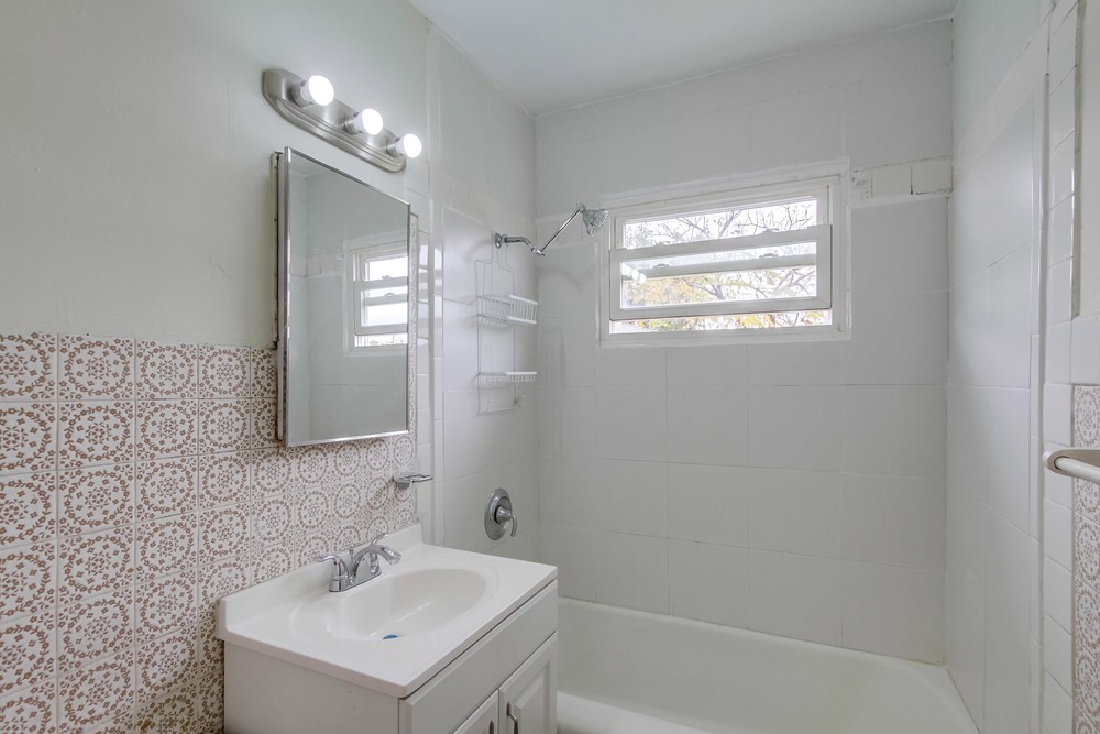 Virtual tour photo 23 of 28 for 5538 Carmen St