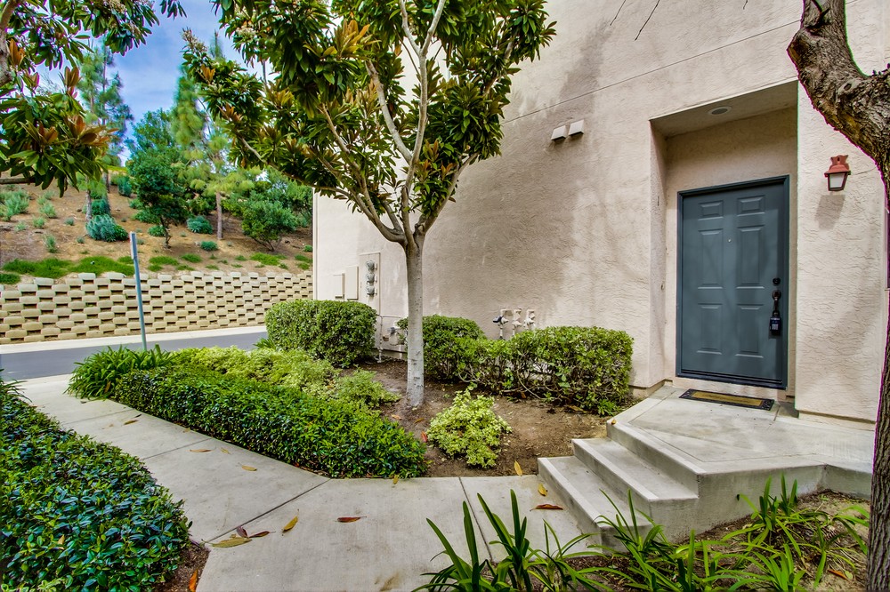 Virtual tour photo 1 of 33 for 5540 Renaissance Avenue #1
