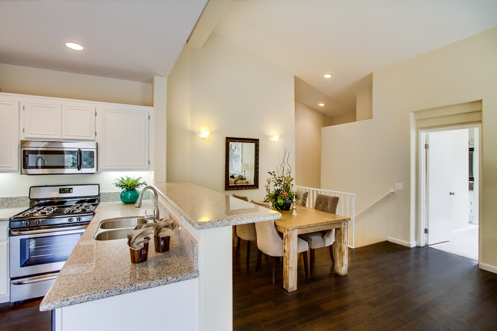 Virtual tour photo 11 of 33 for 5540 Renaissance Avenue #1