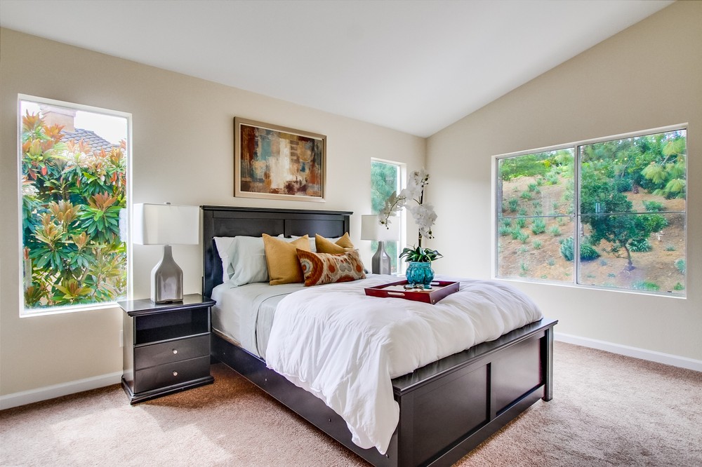 Virtual tour photo 15 of 33 for 5540 Renaissance Avenue #1