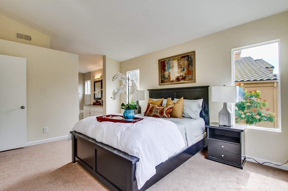 Virtual tour photo 16 of 33 for 5540 Renaissance Avenue #1