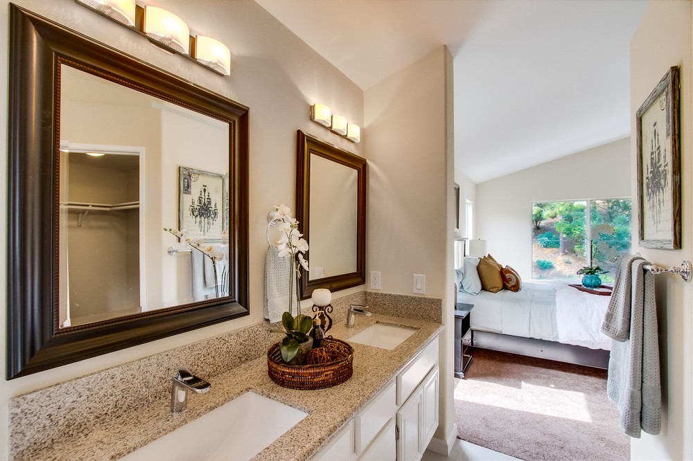 Virtual tour photo 19 of 33 for 5540 Renaissance Avenue #1