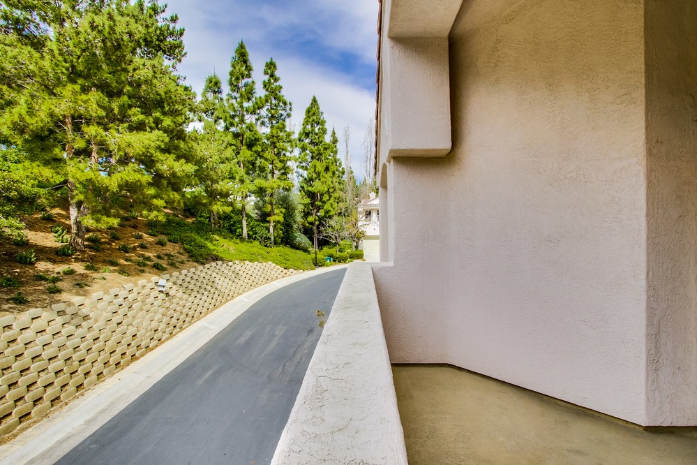 Virtual tour photo 23 of 33 for 5540 Renaissance Avenue #1