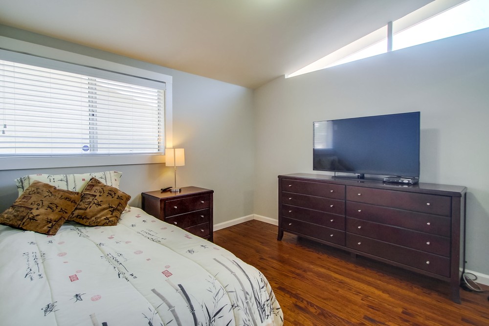 Virtual tour photo 35 of 56 for 5543 Brunswick Ave