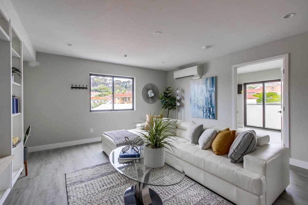 Virtual tour photo 5 of 22 for 5548 Riley St