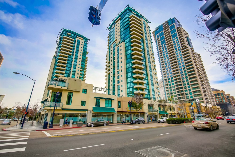 Virtual tour photo 1 of 48 for 555 Front St #1903