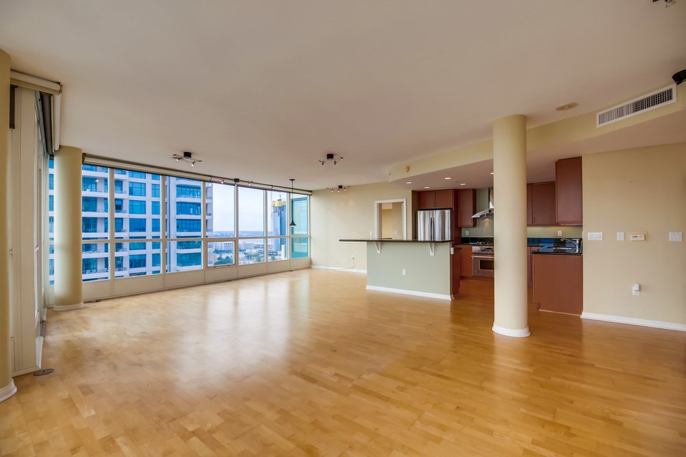 Virtual tour photo 10 of 48 for 555 Front St #1903