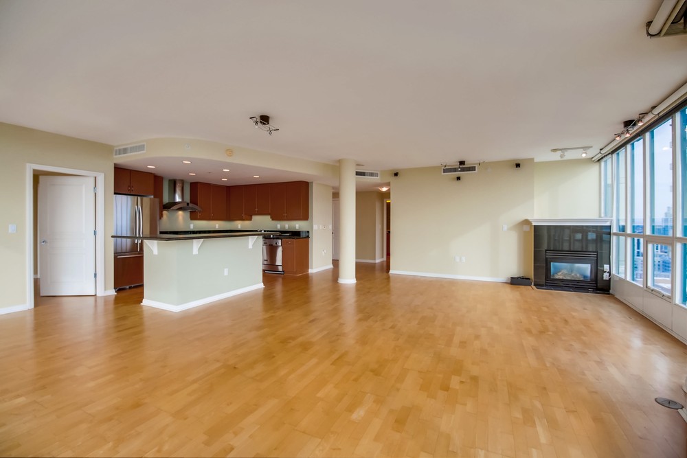 Virtual tour photo 12 of 48 for 555 Front St #1903