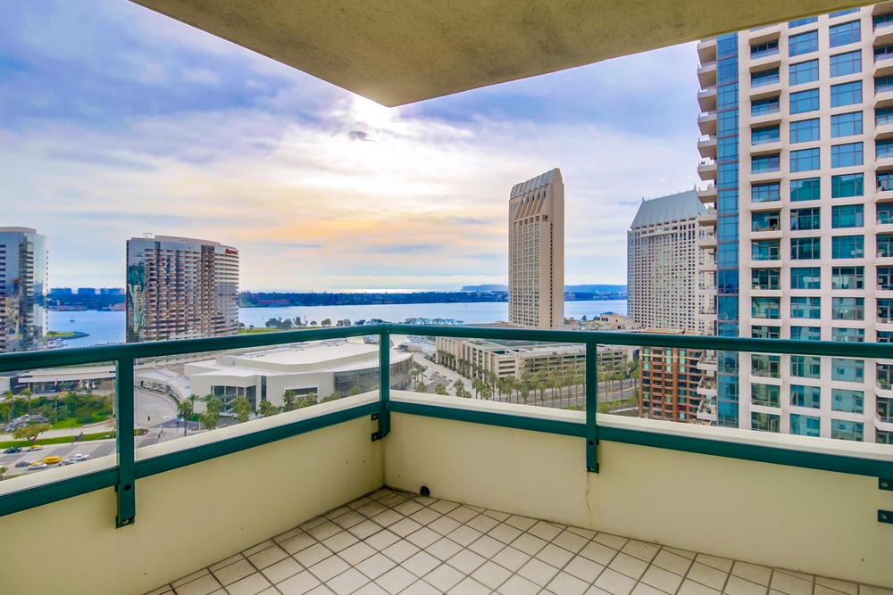 Virtual tour photo 21 of 48 for 555 Front St #1903