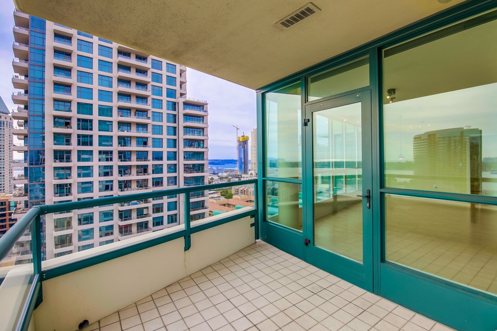 Virtual tour photo 22 of 48 for 555 Front St #1903