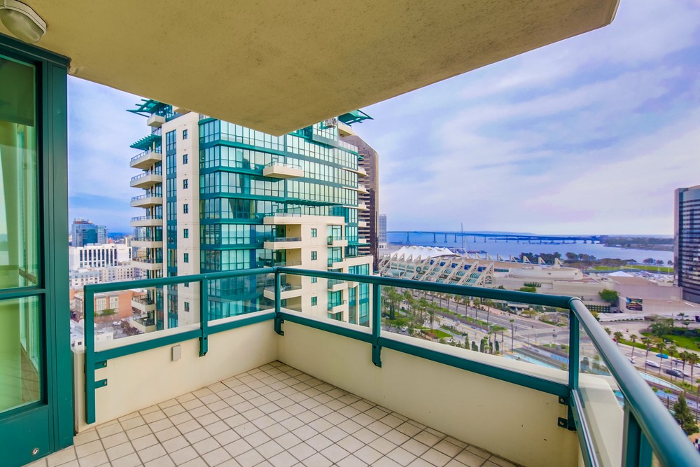 Virtual tour photo 23 of 48 for 555 Front St #1903