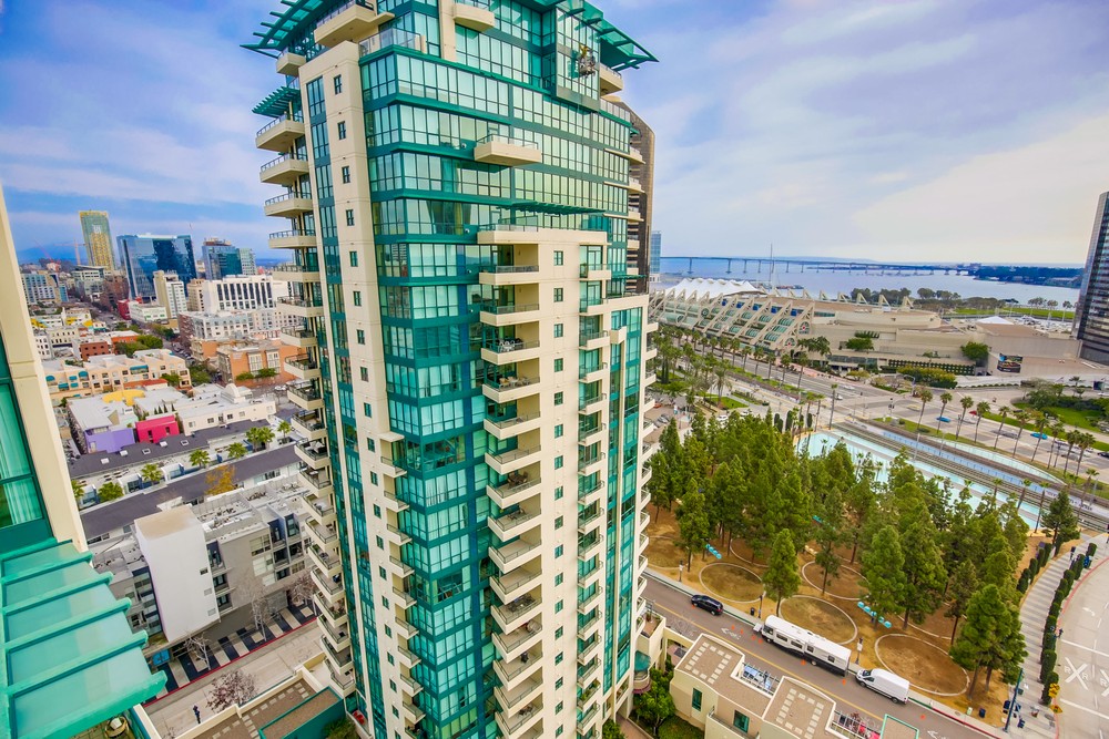 Virtual tour photo 25 of 48 for 555 Front St #1903