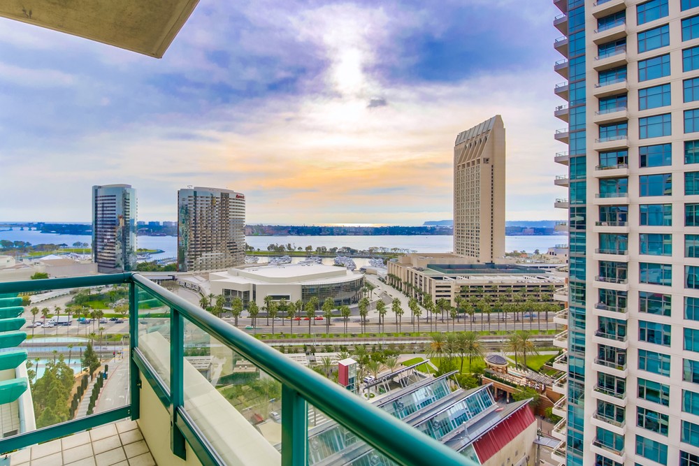 Virtual tour photo 32 of 48 for 555 Front St #1903