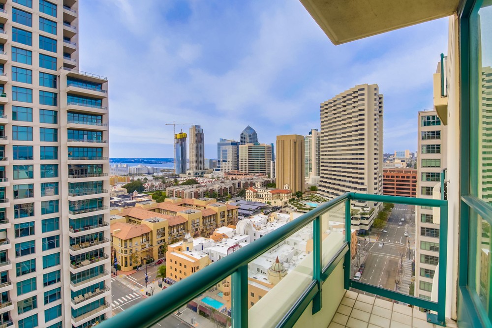 Virtual tour photo 33 of 48 for 555 Front St #1903