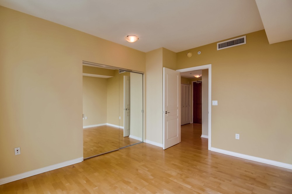 Virtual tour photo 37 of 48 for 555 Front St #1903