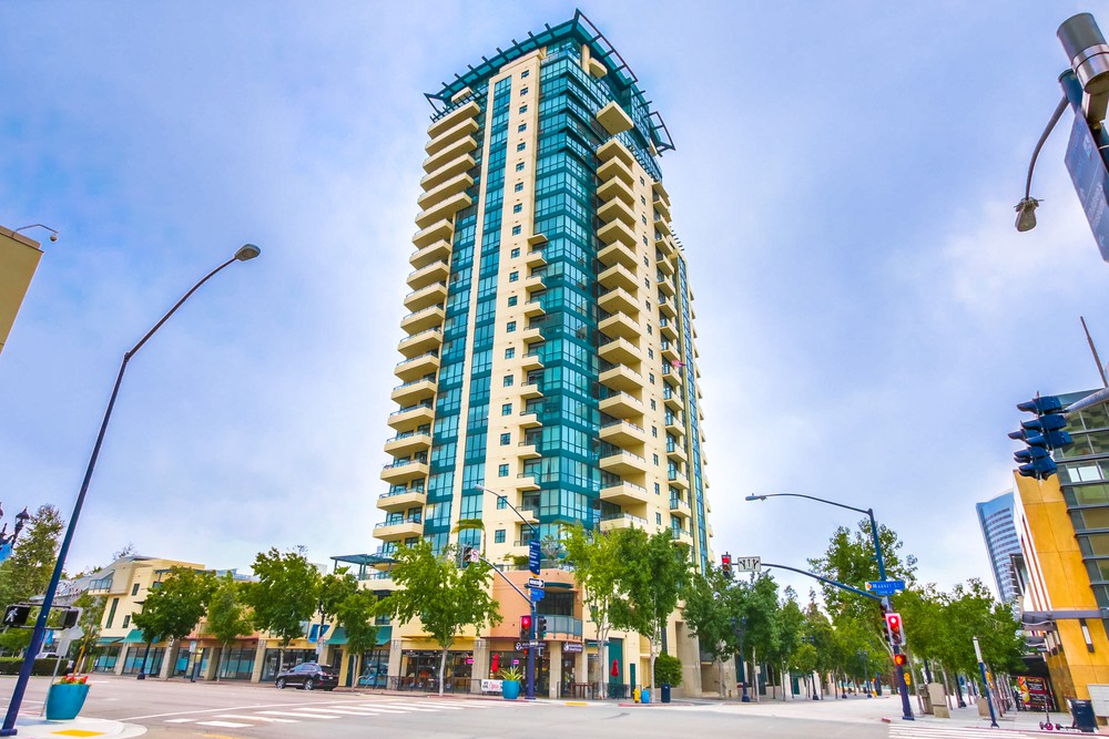 Virtual tour photo 1 of 46 for 555 Front St