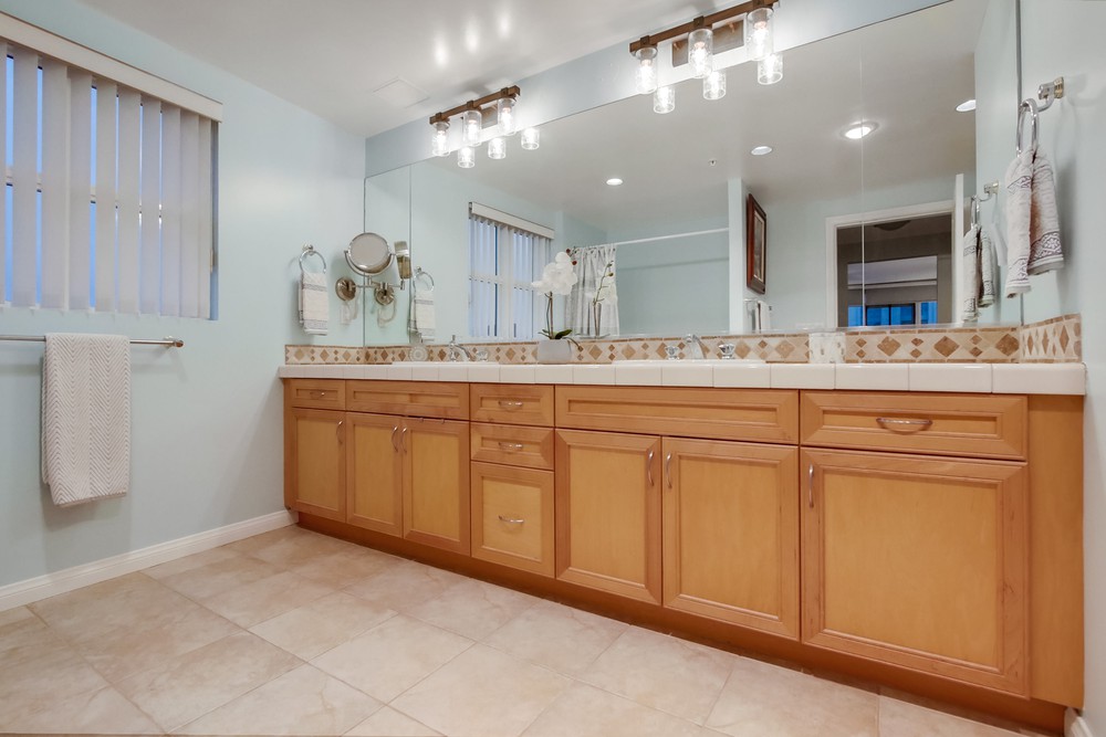Virtual tour photo 32 of 46 for 555 Front St
