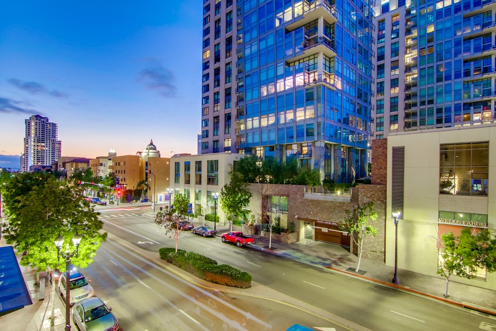 Virtual tour photo 14 of 91 for 555 Front St UNIT 204