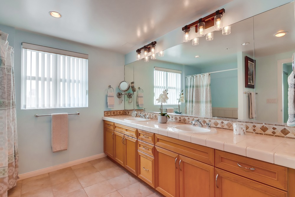Virtual tour photo 35 of 54 for 555 Front St UNIT 2301