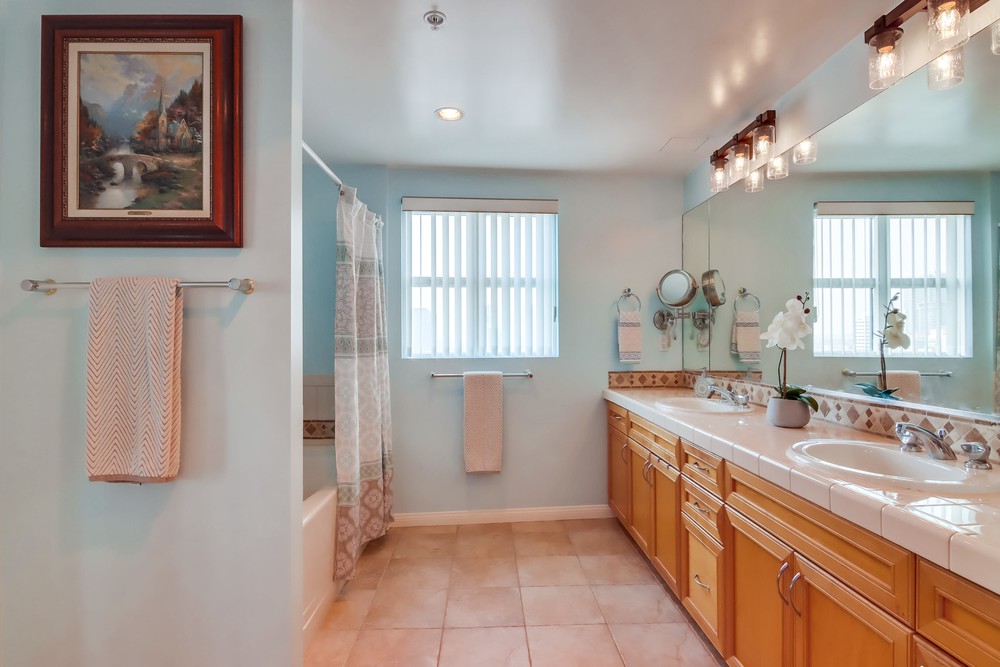 Virtual tour photo 36 of 54 for 555 Front St UNIT 2301