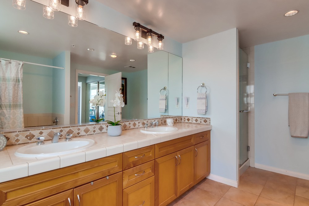 Virtual tour photo 38 of 54 for 555 Front St UNIT 2301