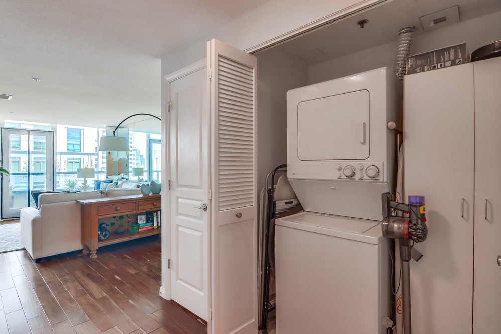 Virtual tour photo 43 of 54 for 555 Front St UNIT 2301