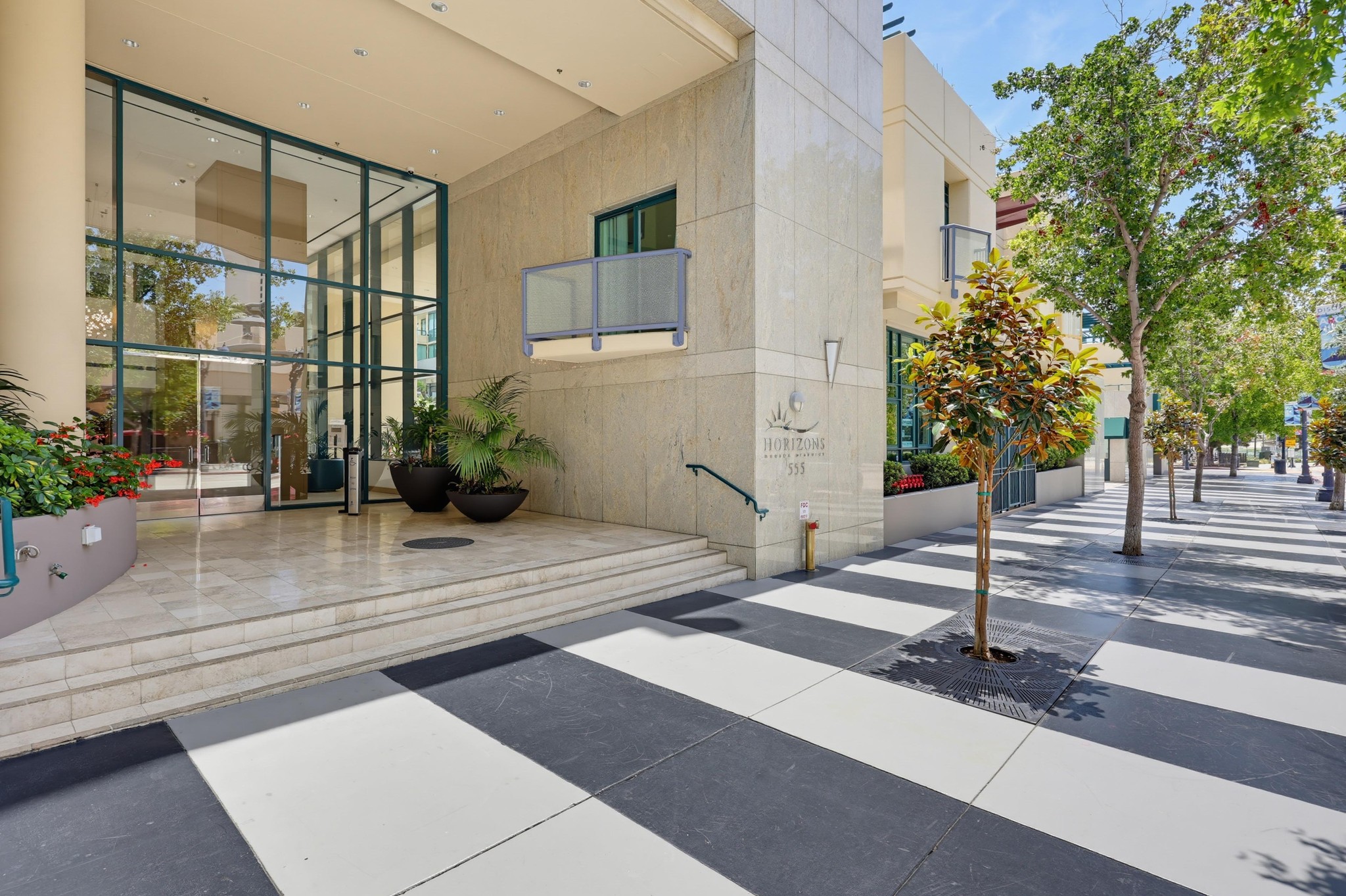 Virtual tour photo 7 of 101 for 555 Front St Unit 804