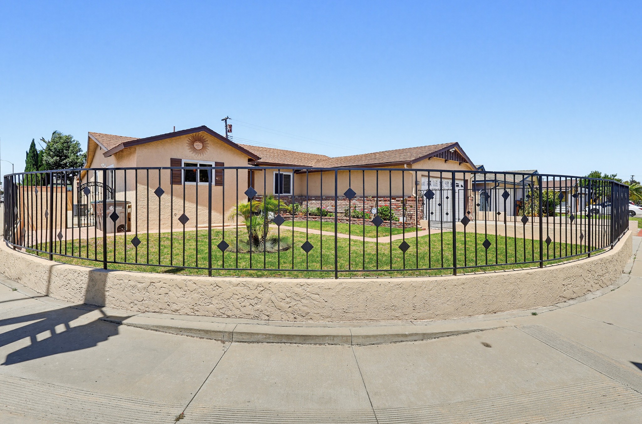Virtual tour photo 1 of 66 for 555 W Shadwell St