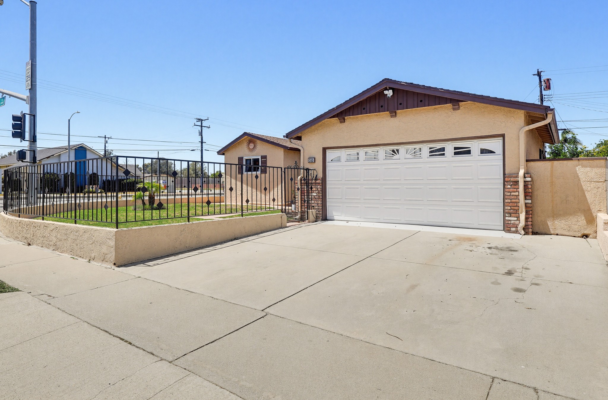 Virtual tour photo 3 of 66 for 555 W Shadwell St
