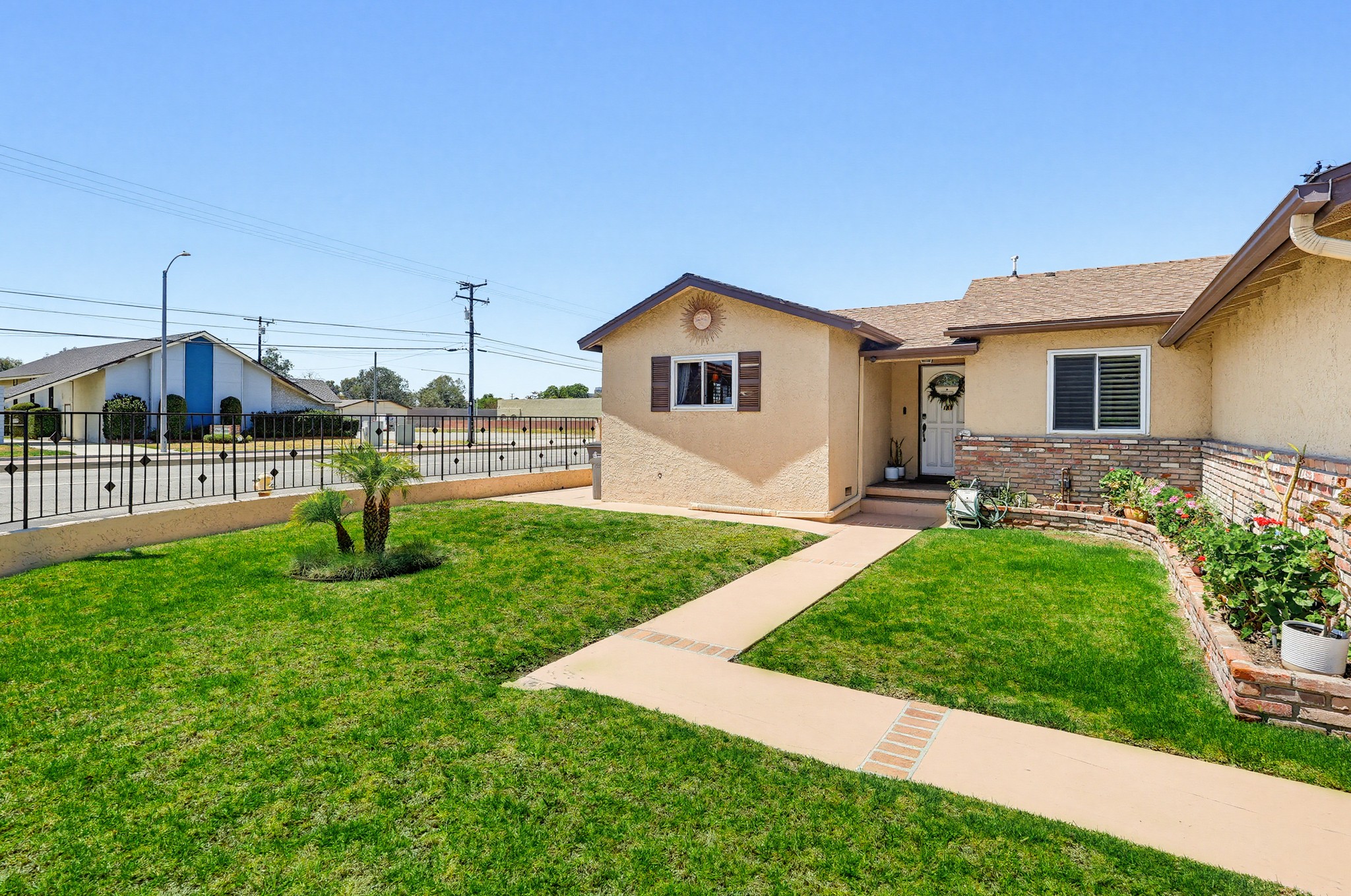 Virtual tour photo 5 of 66 for 555 W Shadwell St
