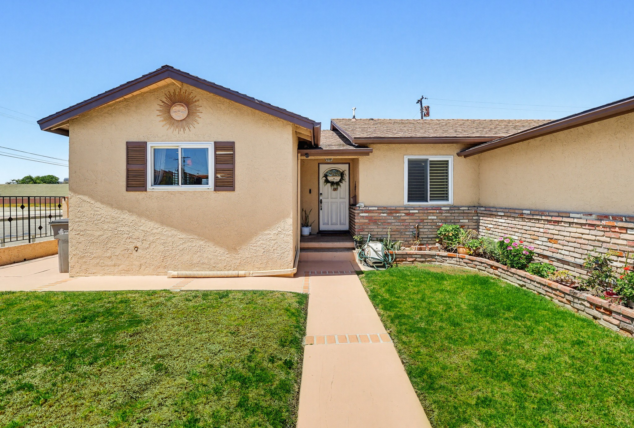Virtual tour photo 6 of 66 for 555 W Shadwell St
